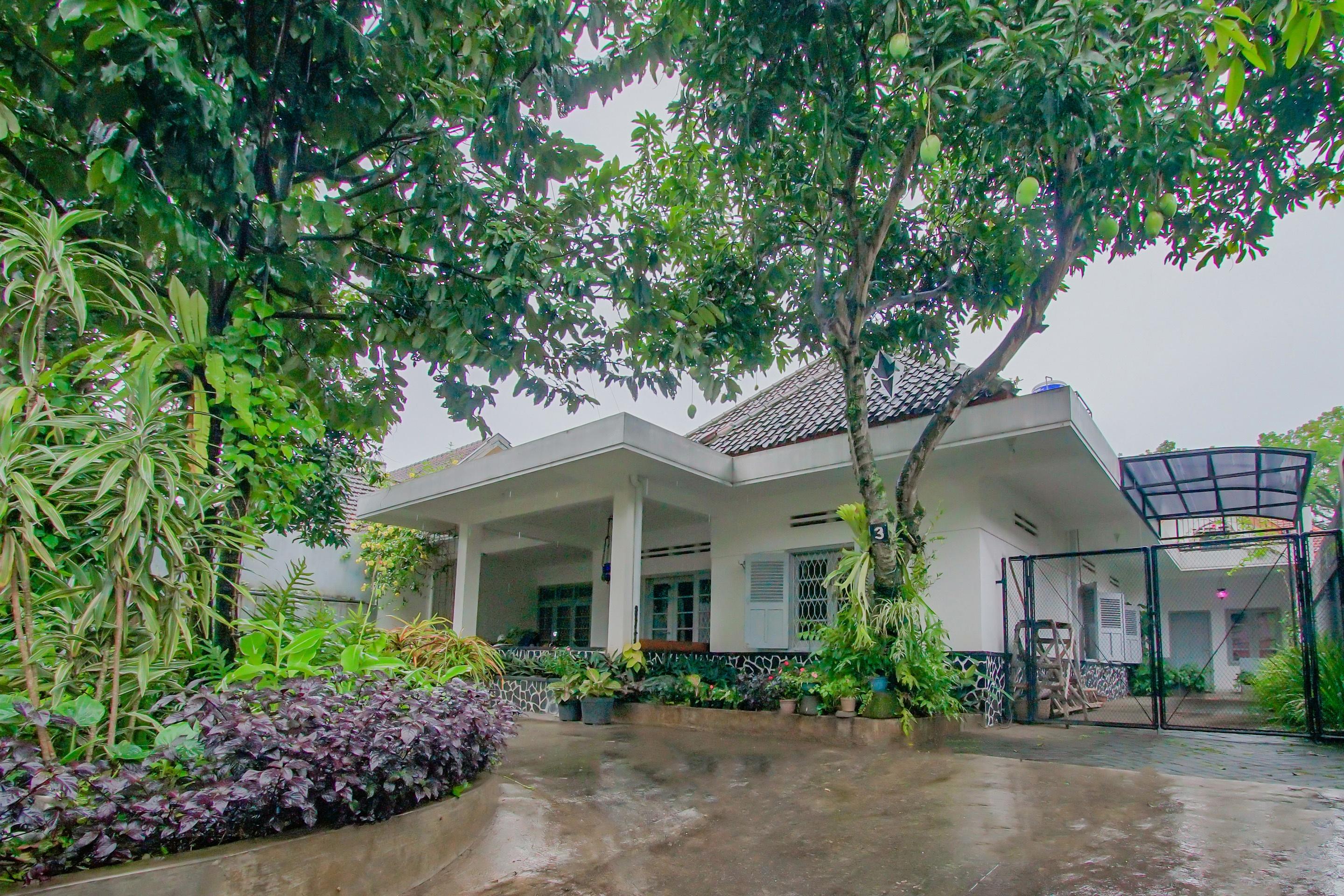 Oyo 3371 Omah Saras Family Hotell Malang Exteriör bild